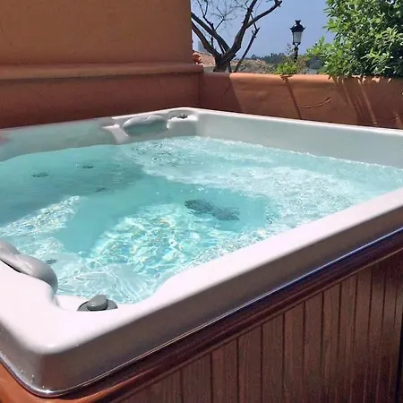 R22 Three Bed With Appartement Marbellac