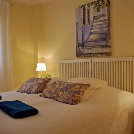 R22 Three Bed With Apartment Marbella