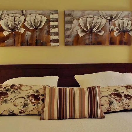 R22 Three Bed With Apartment Marbella