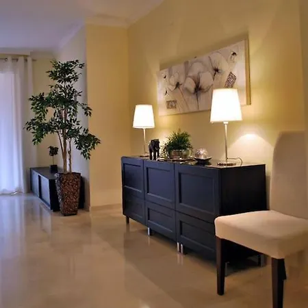 R22 Three Bed With Apartment *